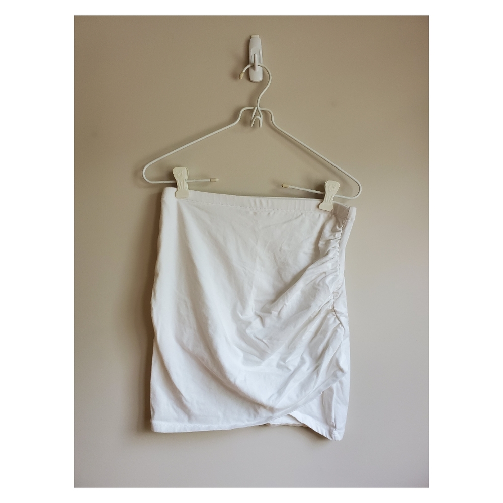 Mini skirts - Picture 2 of 2